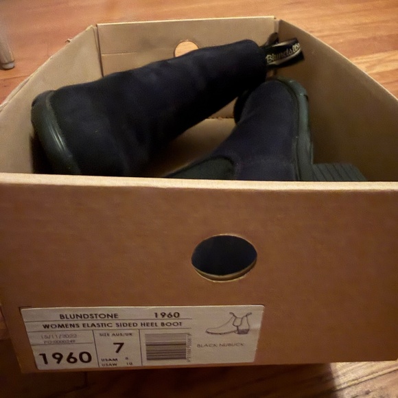 Blundstone BL 1960 Ankle Chelsea Boot Low Heel Black Nubuck Womens AU 7, USW 10 - Picture 12 of 13